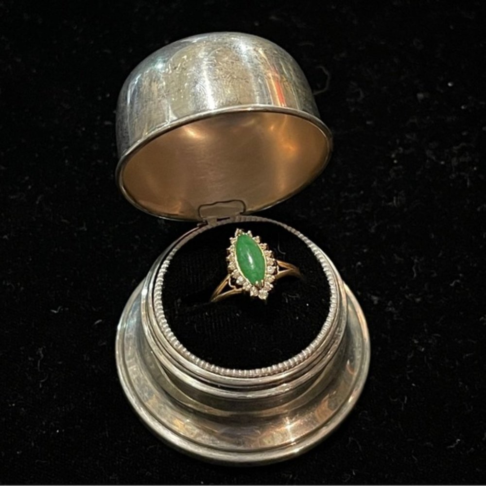 Vintage 18k Solid Gold Jade Ring - image 1